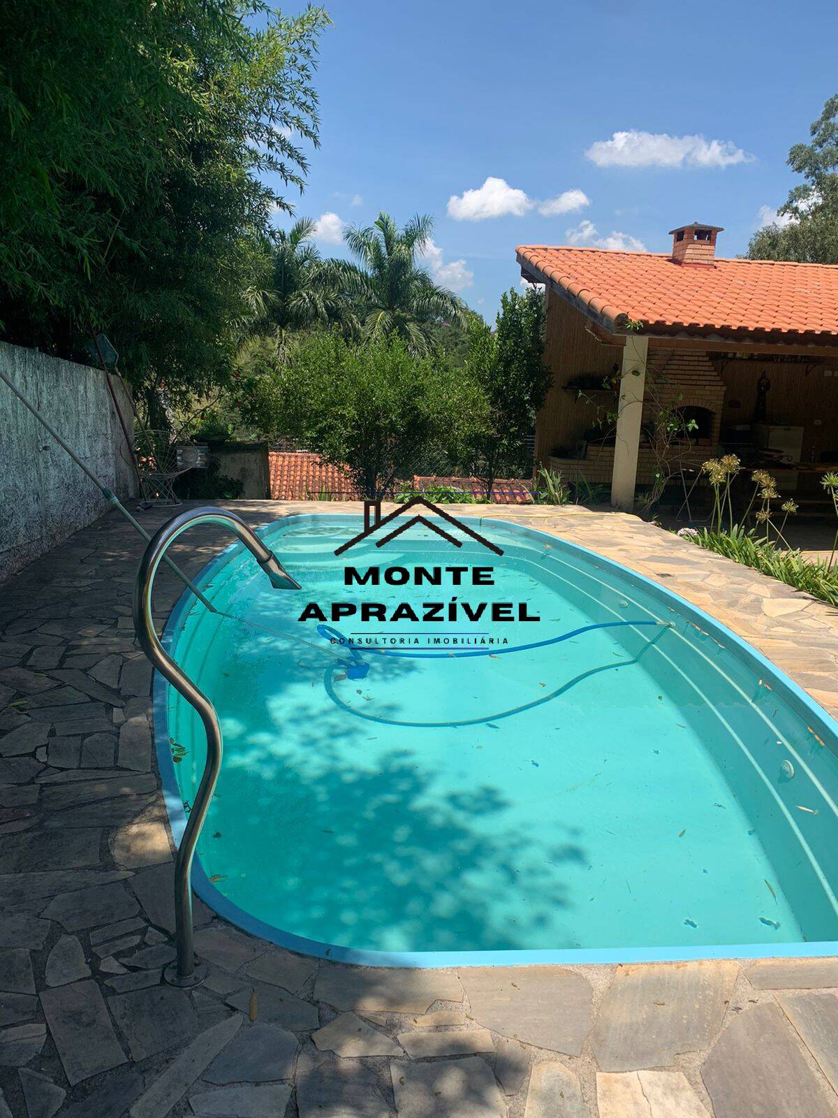 EXCELENTE CASA DE CAMPO A VENDA EM SANTA ISABEL.