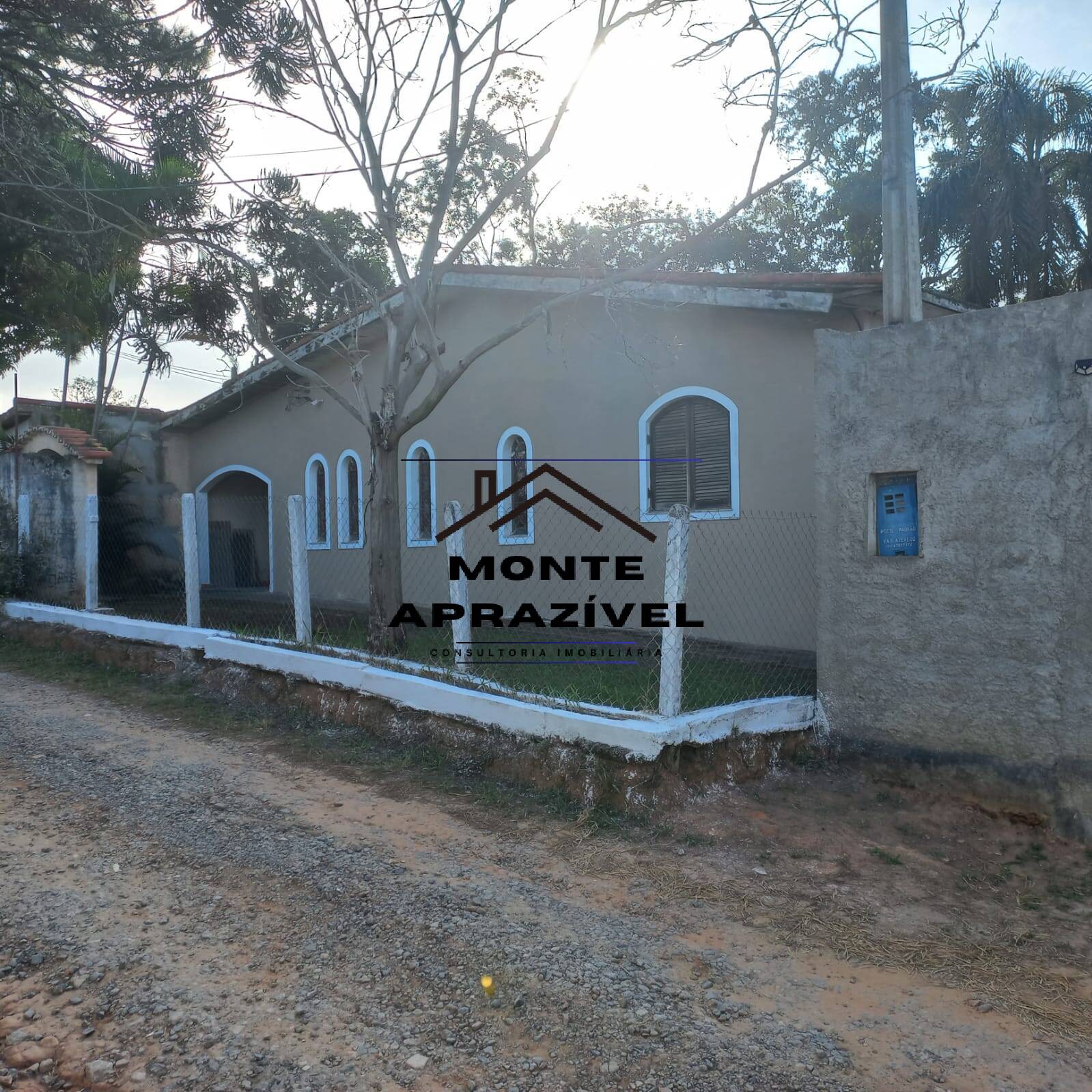 Encantadora Casa de Campo em Suzano, SP, com Amplo Jardim e Pomar