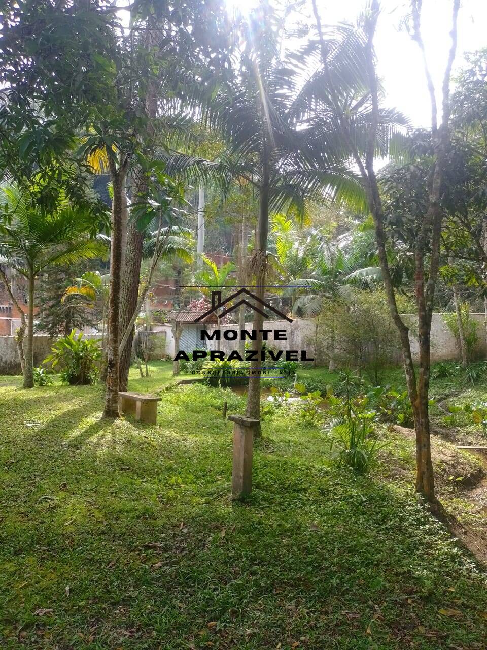 Chácara à venda com 2 quartos, 240m² - Foto 12
