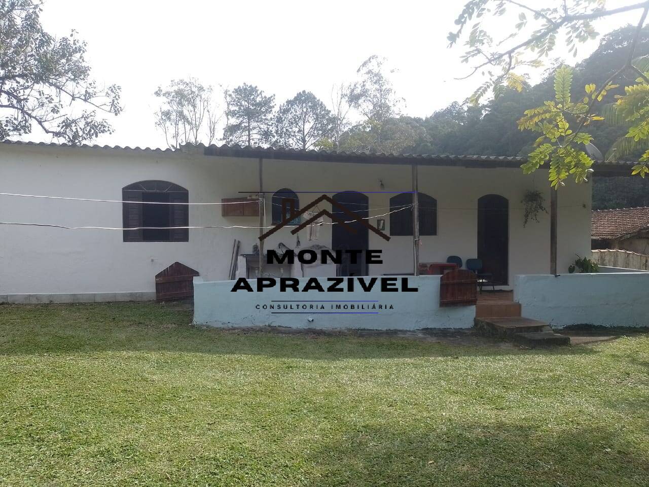 Chácara à venda com 2 quartos, 240m² - Foto 1