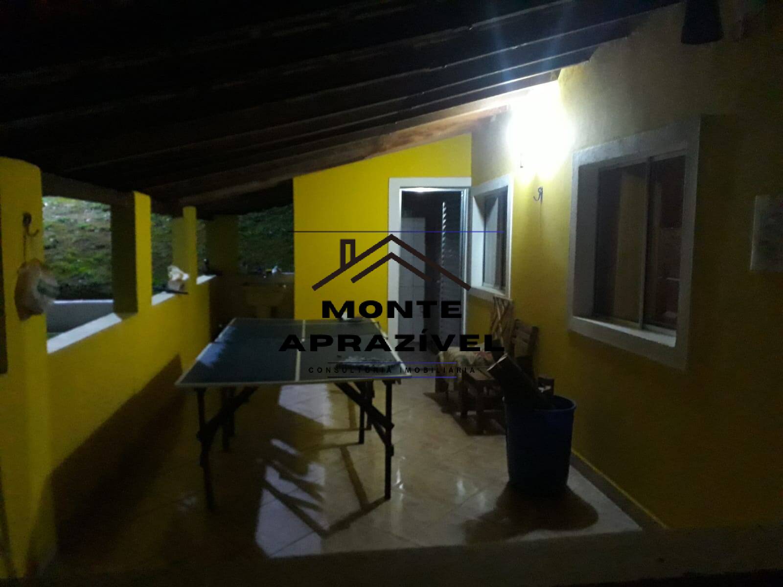 Chácara à venda com 4 quartos, 1500m² - Foto 2