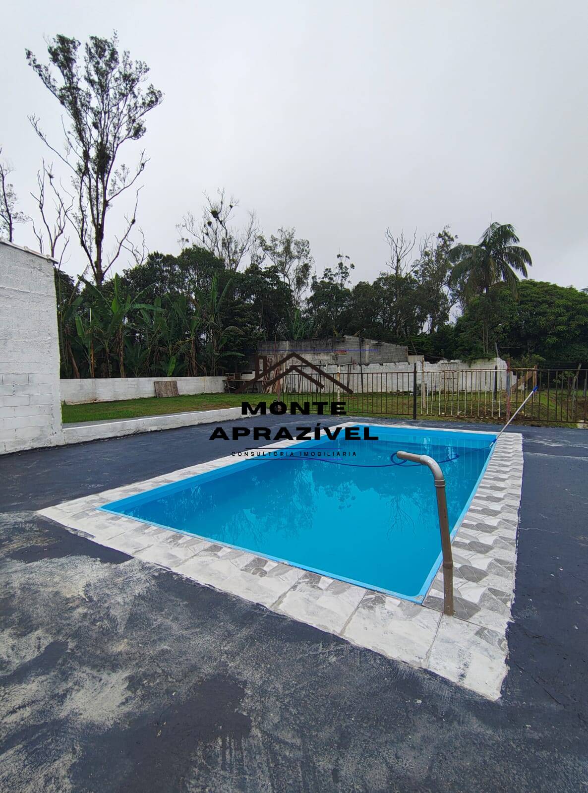 Chácara, 3 quartos, 1090 m² - Foto 1