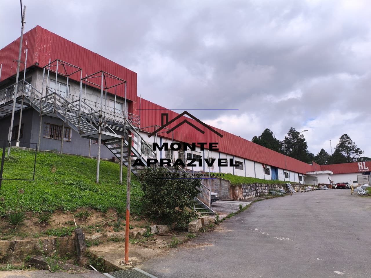 GALPÃO INDUSTRIAL/COMERCIAL PARA LOCAÇÃO – CENTRO DE PALMEIRAS, SUZANO/SP