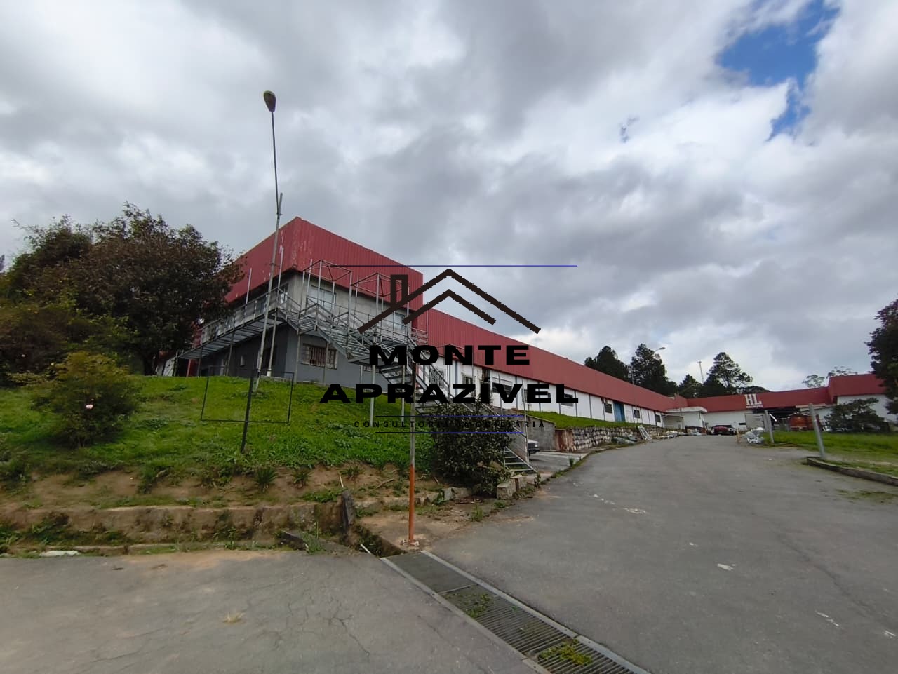 GALPÃO INDUSTRIAL/COMERCIAL PARA LOCAÇÃO – CENTRO DE PALMEIRAS, SUZANO/SP