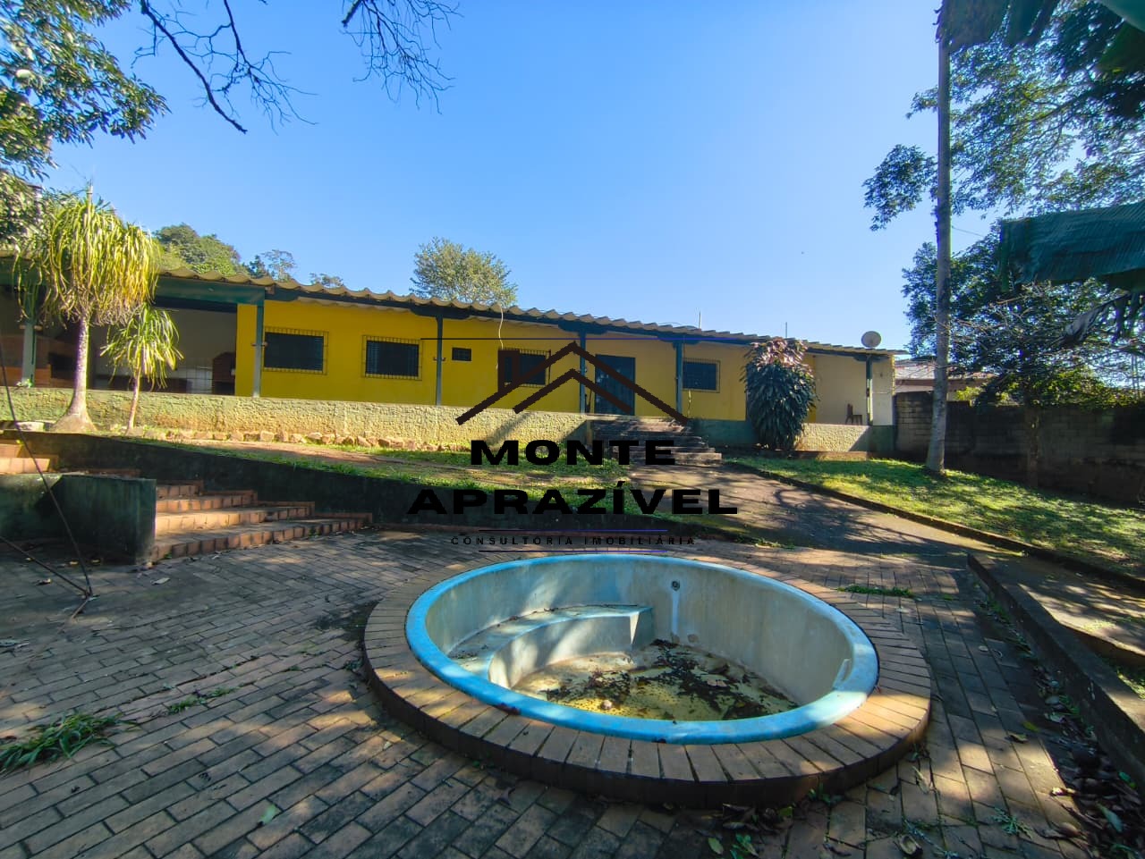 Chácara, 3 quartos, 980 m² - Foto 1